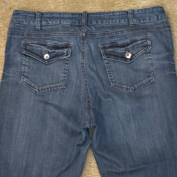 Apostrophe Cropped Jeans - Picture 4 of 5